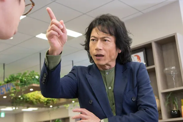 三上は“暴君”ぶりを発揮する米巨大ネットショッピング会社AMCの日本法人社長・青井聡太を演じる