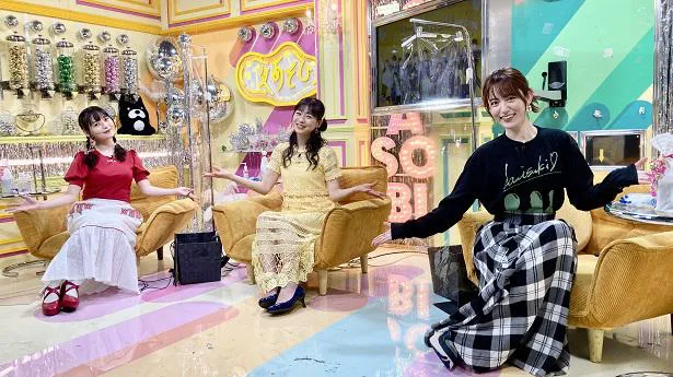 小松未可子、上坂すみれ、徳井青空が出演する「声優と夜あそび 水」