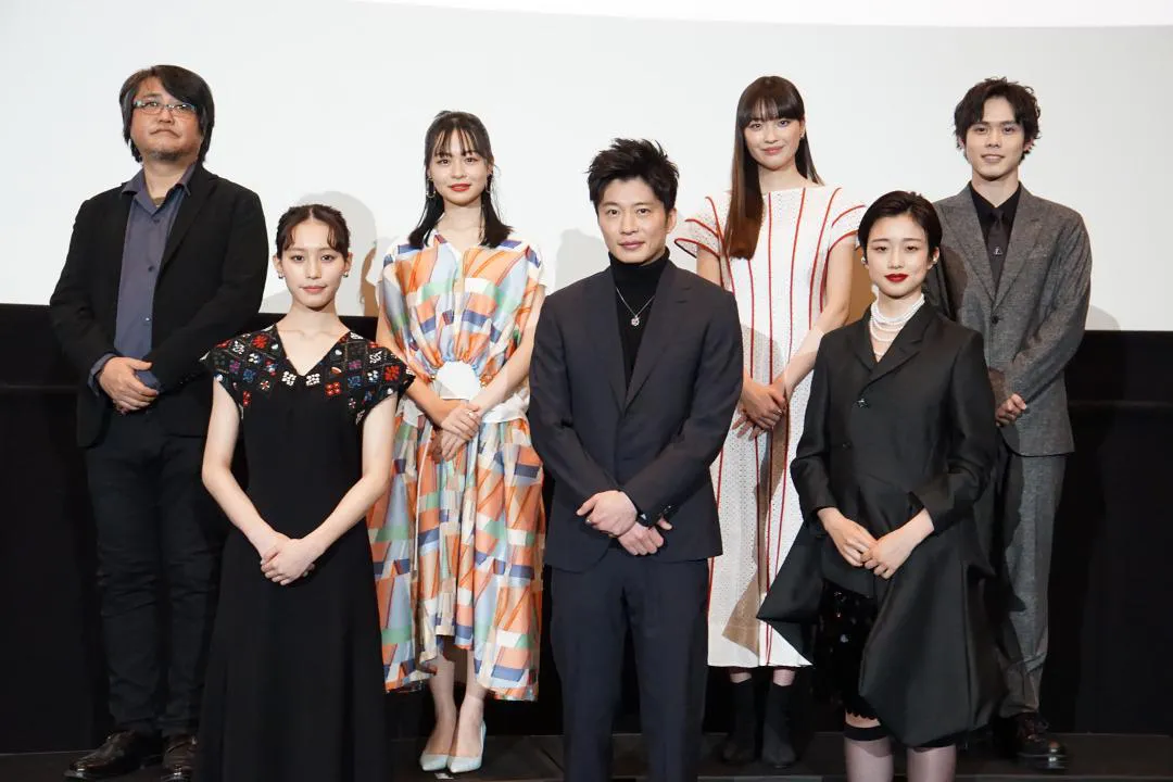 (画面左から)城定秀夫監督、南沙良、莉子、田中圭、茅島みずき、河合優実、細田佳央太