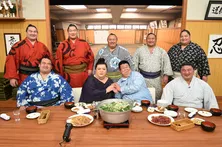 マツコが力士たちに囲まれる!スタジオが相撲部屋状態に