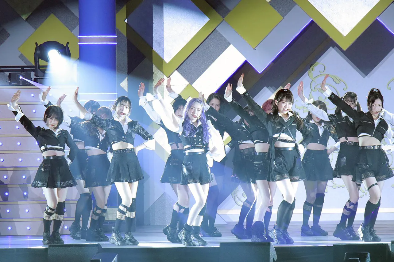 5月18日(水)リリースのAKB48最新シングル「元カレです」をファンの前で初披露