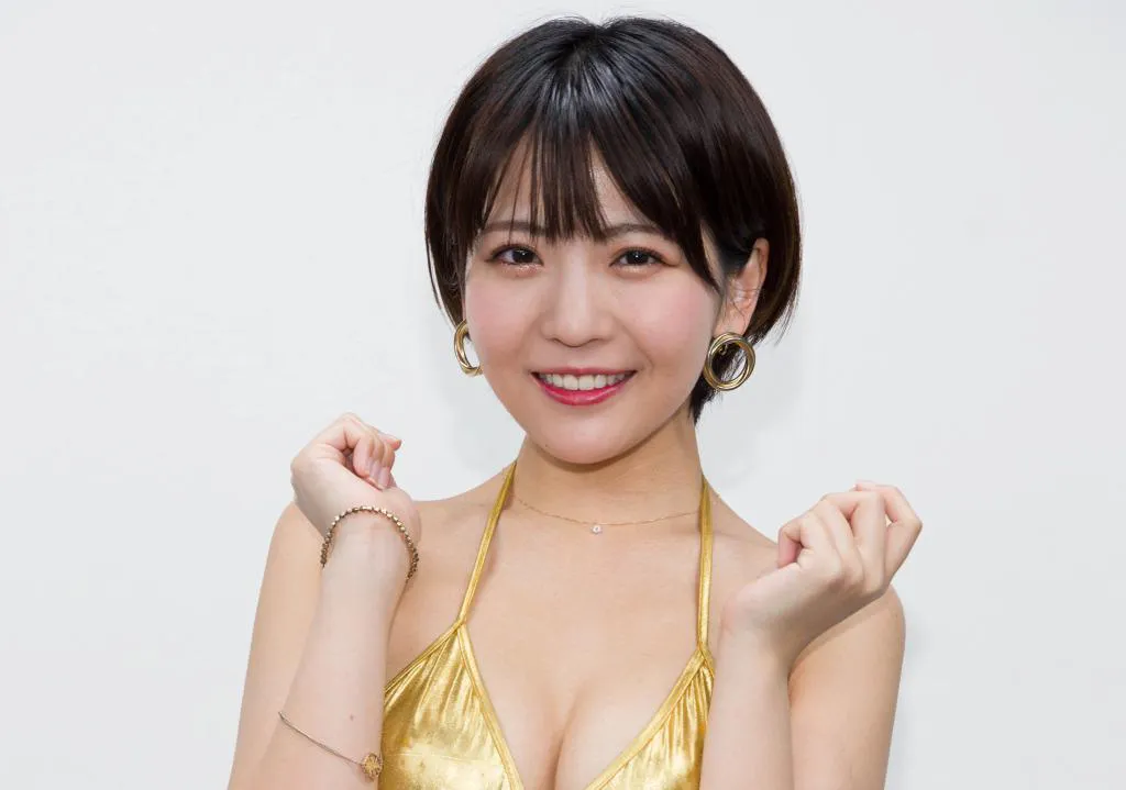 あざとかわいいレースクイーン”佐々木萌香、髪形のイメチェンは「失恋ではないですよ」 | WEBザテレビジョン