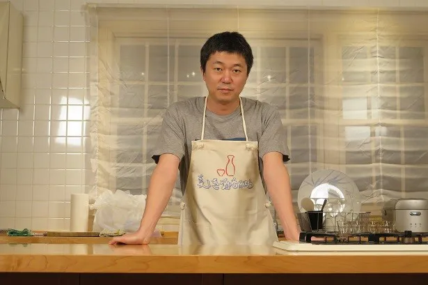 DVD特典映像として、手料理を振る舞う新井浩文