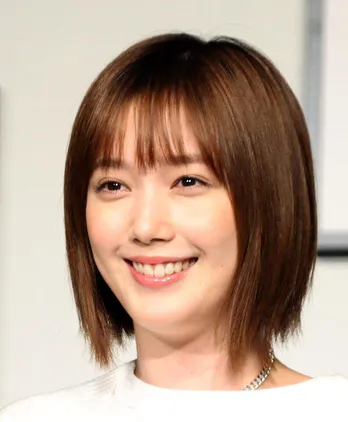 本田翼、セットアップなのにカジュアル! 春らしいコーデに「オシャレすぎる」「ばっさーの私服が大好き」ファン絶賛