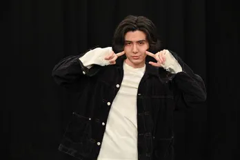 藤井風の初冠番組の放送が決定！2週連続でその魅力をひもとく「新しい扉を叩き割ってます」＜藤井 風テレビ＞