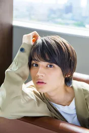 藤原大祐、宮世琉弥“カメラマン”が捉えた不意打ちショットに「ビジュ良!!」「りゅびたん撮るの上手!」の声