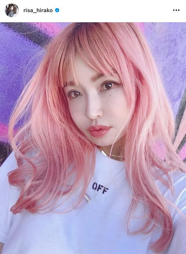 【写真を見る】平子理沙、ド派手なピンク髪SHOT