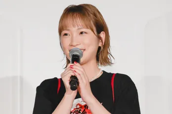 川栄李奈、クレヨンしんちゃんの思い出トークに「お尻ブリブリは受け継がれてる」幼少期写真の公開も