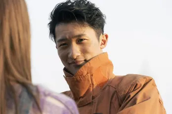 Snow Man岩本照“蛯原”が生見愛瑠“萌衣”に優しい眼差しでほほ笑む…!映画「モエカレ」場面写真が一挙解禁