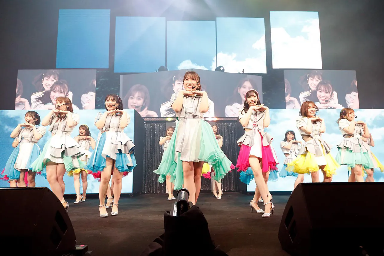 矢吹奈子がシングル初単独センターを務めるHKT48の新曲「ビーサンはなぜなくなるのか？」を初披露