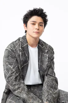 眞栄田郷敦、自身の役づくりについて語る!「Tシャツのサイズがどんどんピチピチに…」<インタビュー>