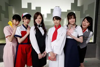 乃木坂46が“制服のマネキン”に!? 白石と西野はキスシーンに挑戦