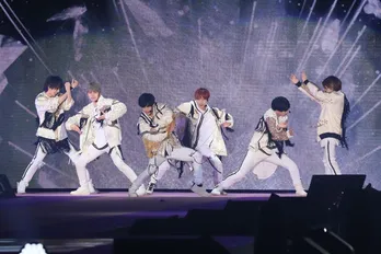 7 MEN 侍がサプライズで圧巻のライブステージを披露＜GirlsAward＞