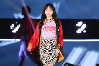 日向坂46の齊藤京子＆佐々木美玲＆濱岸ひより、危険な香りを感じさせる表情見せる＜GirlsAward＞