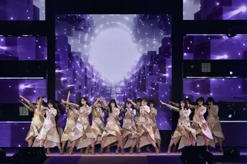 日向坂46が新曲「僕なんか」など3曲でガルアワを“ハッピーオーラ”で包む＜GirlsAward＞ 