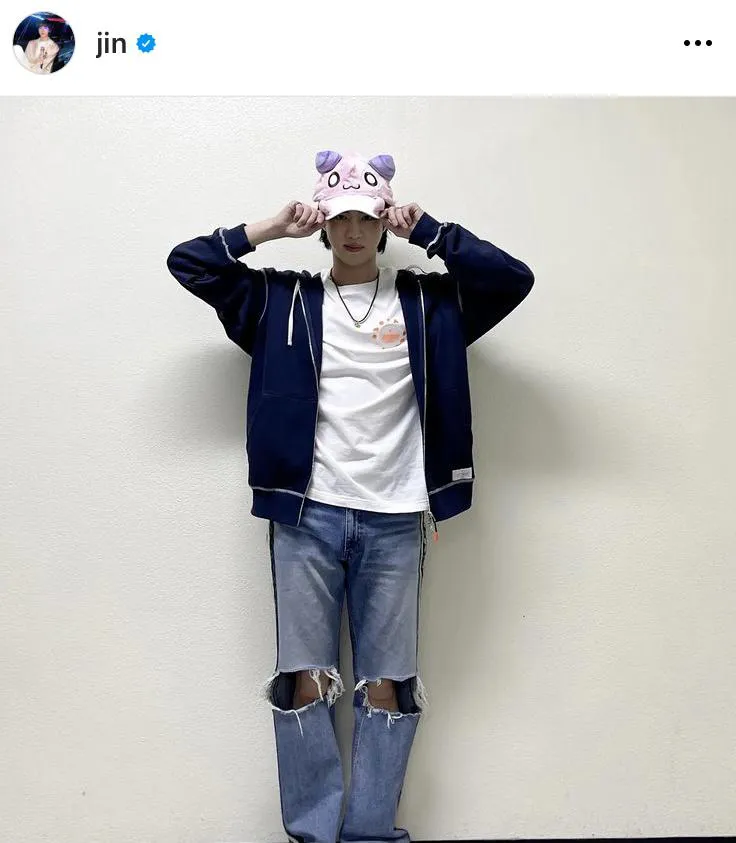 【写真を見る】韓国の人気ゲームのキャラクターの帽子を自作したJIN