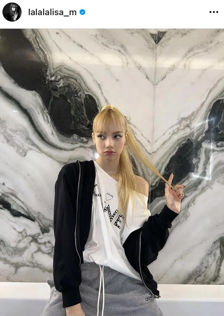 ※LISAオフィシャルInstagram(lalalalisa_m)より