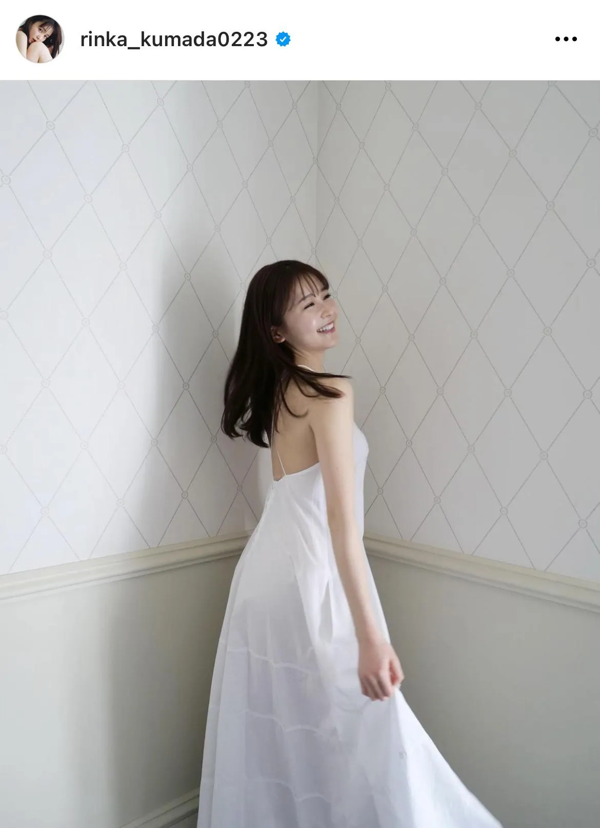 【写真を見る】"天使すぎる..."久間田琳加のかわいらしい私服SHOT