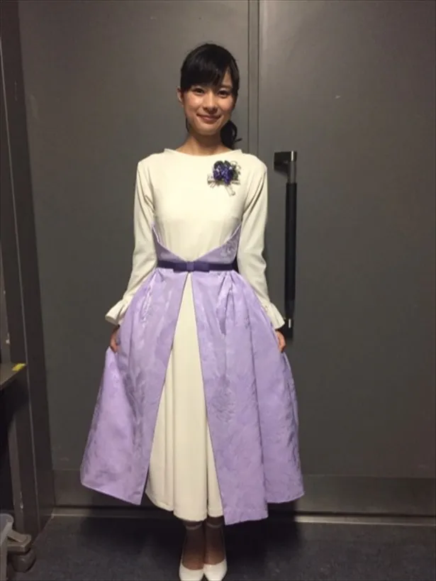 【写真を見る】すみれ最後の晴れ姿！芳根京子、べっぴんドレスの全身を公開