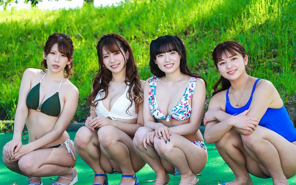カメレオンリパブリックの宮永薫、桜りん、桜田愛音、徳江かな(写真左から)