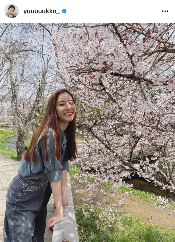 新木優子、桜を見て満面の笑みのオフショット