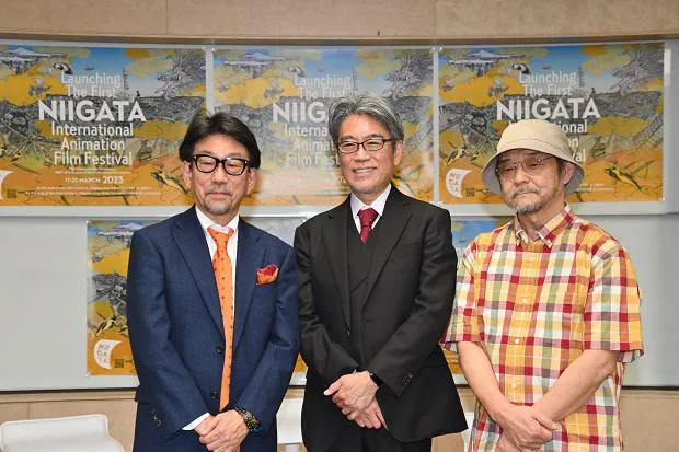 会見に登壇した真木太郎氏、井上伸一郎氏、押井守氏(写真左から)
