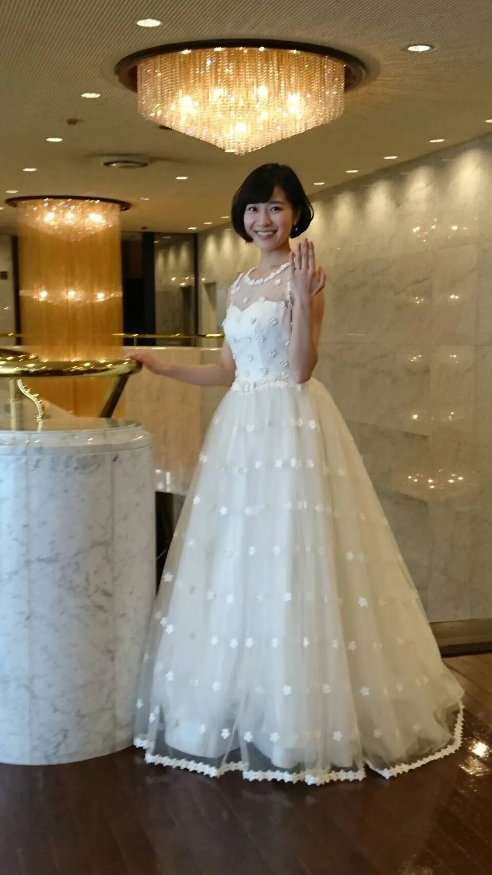 5月11日(木)放送の「恋がヘタでも生きてます」で、土村芳がウエディングドレス姿に！