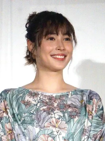 広瀬アリス、“個性的ポーズ”のオフショットに「アリスちゃんらしさ全開」「さすがです」の声＜恋マジ＞