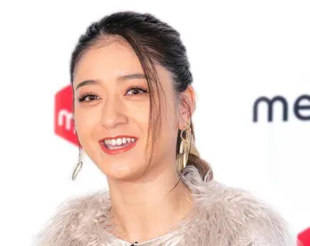 みちょぱ、真剣な表情で構えるゴルフ姿を披露「ゴルフ姿カッコ良すぎる」「スタイルよすぎ」の声