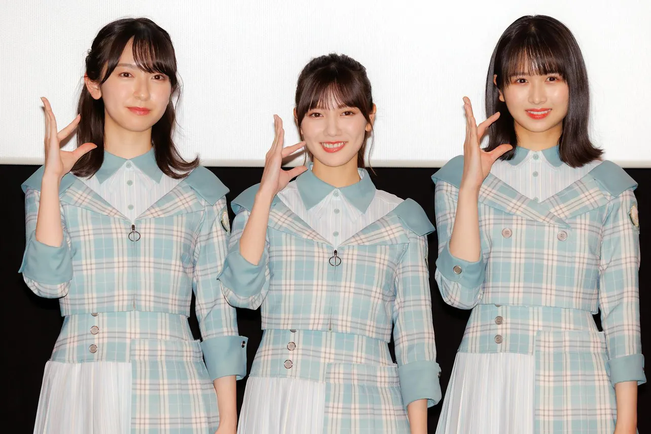 「日向坂映画祭」舞台あいさつに登壇した日向坂46の金村美玖、河田陽菜、上村ひなの(写真左から)