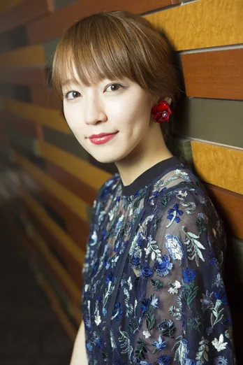 「カルテット」で主役を翻弄した吉岡里帆 “目が笑っていない”笑顔は鏡で自主練!