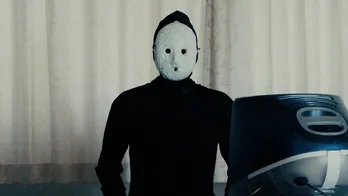 YouTube先行公開で200万再生、テレ東ホラードラマ『何かおかしい』Pが語る「テレビの型そのものを疑う」番組の作り方