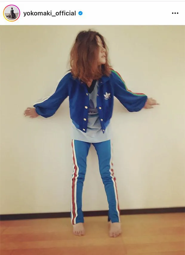 【写真】“addidas×Gucci”の服を抜群のスタイルで着こなす真木よう子