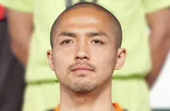小野伸二、日韓W杯のレジェンドの集合写真公開！ヒデ、ツネ様、トルシエ…豪華メンバーの貴重ショット！