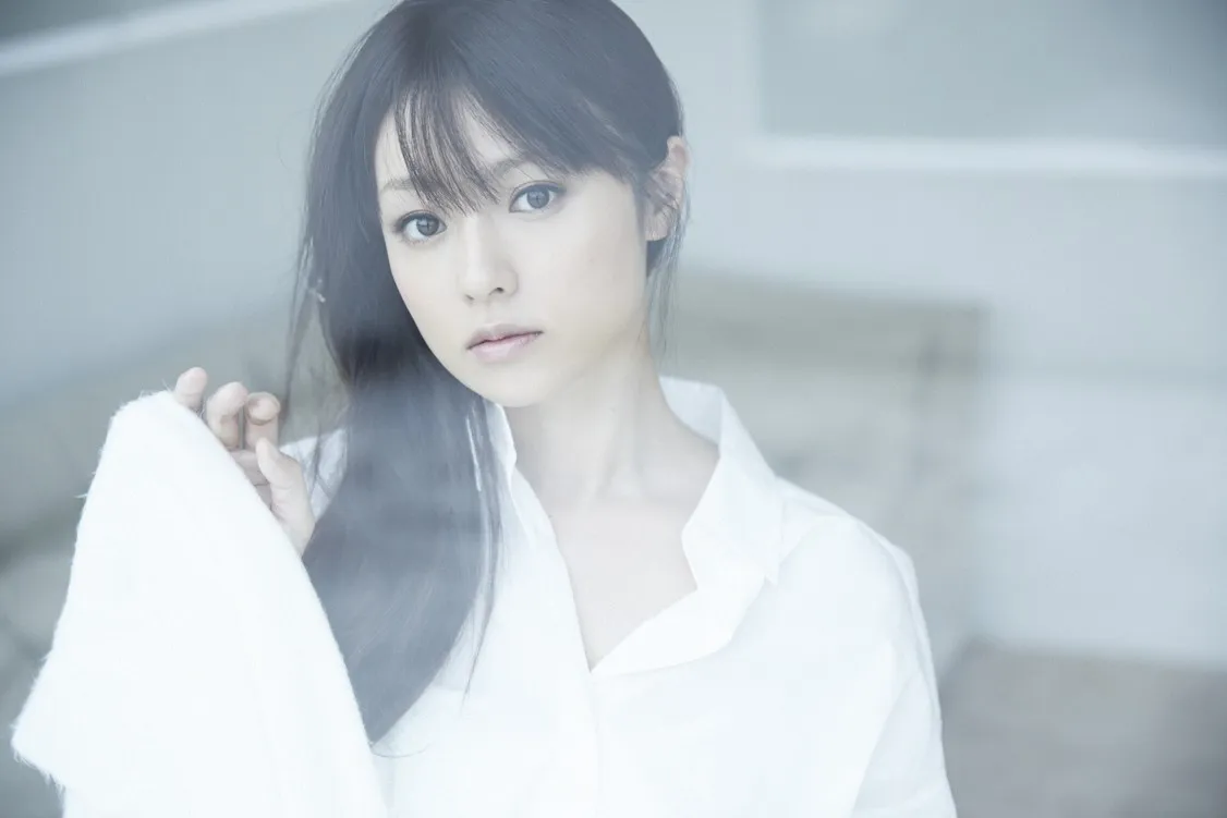 「ハロー張りネズミ」で正体不明の美女・四俵蘭子を演じる深田恭子
