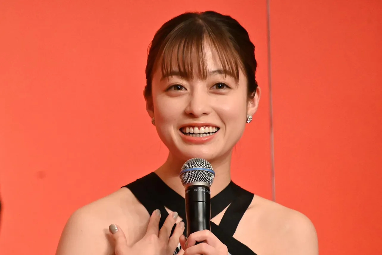 橋本環奈が映画「キングダム2 遥かなる大地へ」完成報告会に登壇