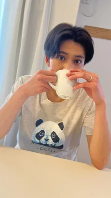 “うみ”川島海荷、パンダ柄のパジャマを着てコーヒーを飲む“けいぴー”中田圭祐の姿を公開「私より似合ってるんじゃない」<私たち結婚しました 3>