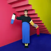 吉岡聖恵、ABEMA配信アニメ<カッコウの許嫁>OPテーマ「凸凹」オーディオビジュアライザー公開