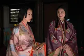 鈴木京香“丹後局”に会うため身なり整える南沙良“大姫”と小池栄子“政子”