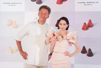 河北麻友子、エレガントなミニドレス姿で“美脚”を披露!この夏は「夫と夏らしい思い出を作りたい」と笑顔