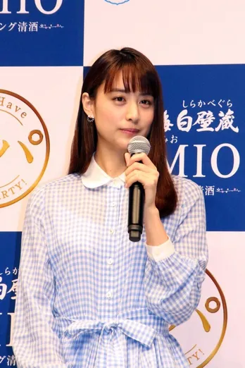 山本美月“うまく笑えなかった”過去を告白、“割り箸”くわえて笑顔の練習