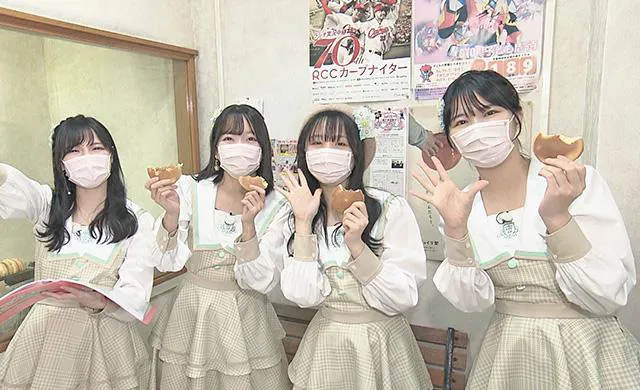 美味しいお菓子に4人とも満面の笑み