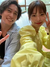 佐野岳、島崎遥香とのハンモックでのラブラブショットを公開「晴れたら外で乗りたいな」＜私たち結婚しました 3＞