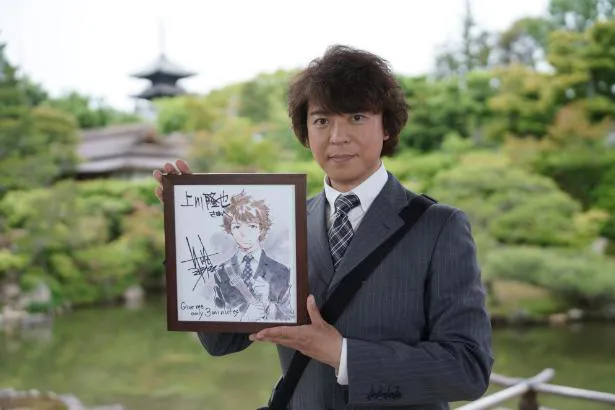 【写真】上川隆也、大ファンの貞本義行氏からサプライズプレゼントを受け取る