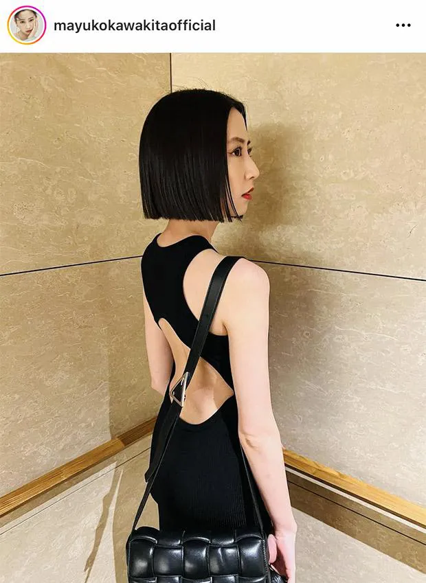 【写真】エロかっこいい…！背中が大胆に開いたワンピース姿の河北麻友子