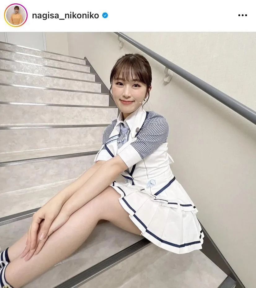 【写真】ミニスカートの衣装から伸びる健康的な美脚を披露した渋谷凪咲
