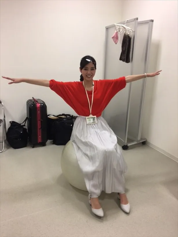 【写真を見る】小顔っぷりも印象的！新川優愛のトレーニング姿