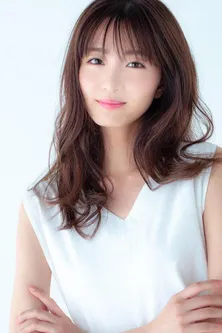 岡崎紗絵、芳根京子を膝に乗せて後ろからハグ…仲良しショット公開に「本当の姉妹みたい」とファン歓喜<オールドルーキー>