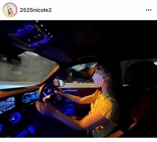 レアな運転姿!夜のドライブを楽しむ藤田ニコル