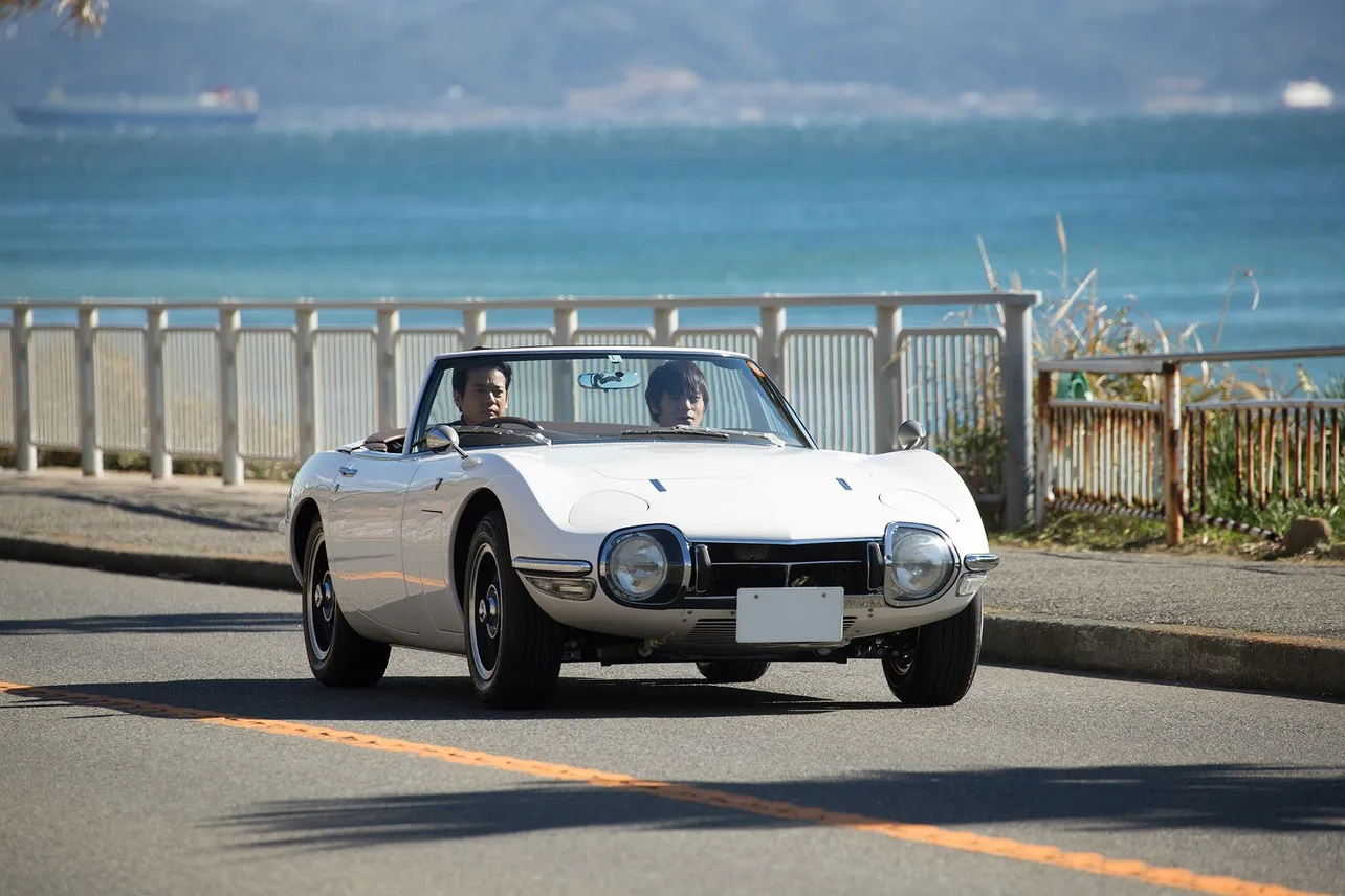 唐沢寿明の愛車「トヨタ2000GT」を使って撮影されたシーン